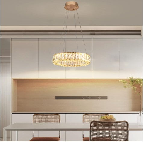 LÁMPARA DECORATIVA DE TECHO COLGANTE LED CRISTAL  K9,  36W, EMITE 3000LM, TONALIDAD 3000K, ACABADO DORADO.