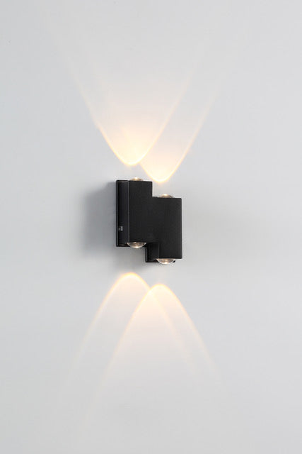 LÁMPARA DE PARED EXTERIOR DECORATIVA LED CON ILUMINACION ARRIBA Y ABAJO 4X1W EMITE 330LM, TONALIDAD 3000K 100-240V 50-60HZ GRADO DE PROTECCION IP54, ACABADO NEGRO.