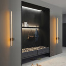 LÁMPARA DE PARED DECORATIVA LED 9W, EMITE 840LM, TONALIDAD 3000K, 110-240V, GRADO DE PROTECCION IP20, CANOPY NEGRO + GOLD BRASS.