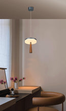 LÁMPARA DE TECHO COLGANTE DECORATIVA LED 12W, TONALIDAD DE 3000K, 100-240V, 50-60HZ, GRADO DE PROTECCION IP20, ACABADO GRIS OSCURO + ACRILICO + MADERA.