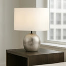 LÁMPARA DE MESA DECORATIVA 1XE27-60W (NO INCLUIDO) 110-240V,50-60HZ, GRADO DE PROTECCION IP20, ACABADO BLANCO + CERAMICA PLATA.