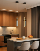 LÁMPARA COLGANTE DECORATIVA CON LUZ  LED 4.5W ACABADO BLACK BRASS/ META VIDRIO.