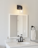Lámpara De Pared Decorativa 1Xe27-40W, 110-240V, 50-60Hz, Grado De Proteccion Ip20, Acabado Negro.