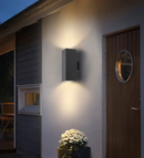 LÁMPARA DE PARED EXTERIOR DECORATIVA ILUMINACION UP&DOWN 2XE27-75W - PAR30, 100-240V, 50-60HZ , GRADO DE PROTECCION IP54, ACABADO NEGRO.