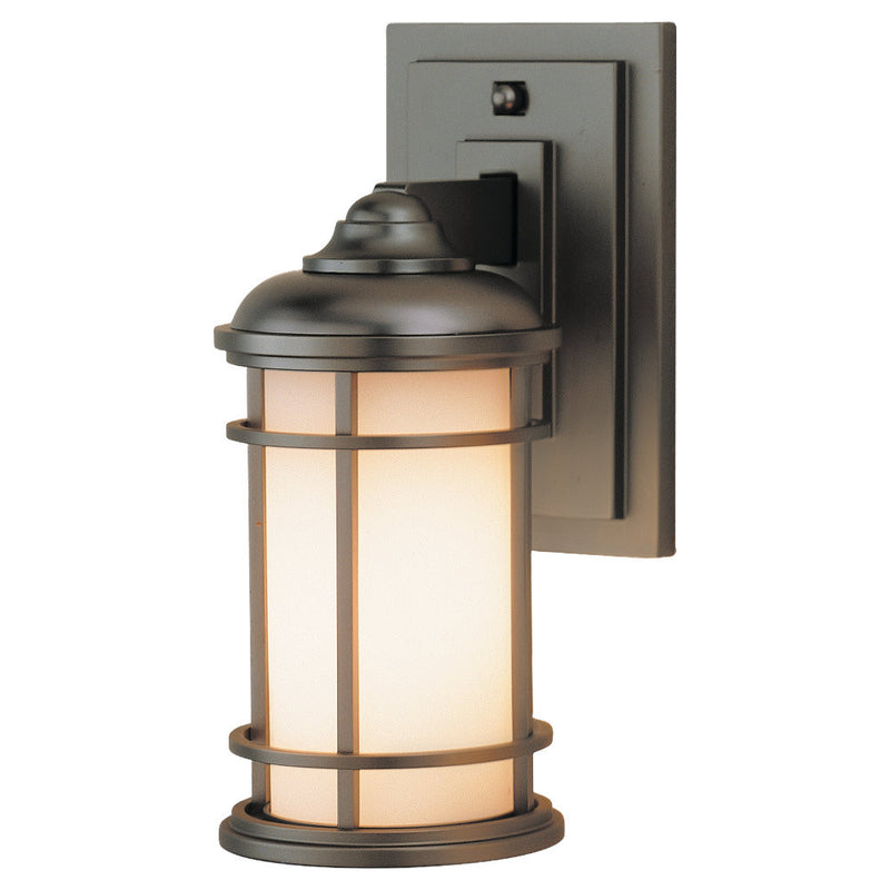 One Light Outdoor Wall Lantern<br /><span style="color:#4AB0CE;">Entrega: 4-10 dias en USA</span><br /><span style="color:#4AB0CE;font-size:60%;">PREGUNTE POR ENTREGA EN PANAMA</span><br />Collection: Lighthouse<br />Finish: Burnished Bronze