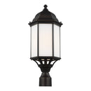 One Light Outdoor Post Lantern<br /><span style="color:#4AB0CE;">Entrega: 4-10 dias en USA</span><br /><span style="color:#4AB0CE;font-size:60%;">PREGUNTE POR ENTREGA EN PANAMA</span><br />Collection: Sevier<br />Finish: Antique Bronze