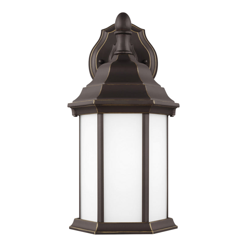 One Light Outdoor Wall Lantern<br /><span style="color:#4AB0CE;">Entrega: 2-3 semanas en USA</span><br /><span style="color:#4AB0CE;font-size:60%;">PREGUNTE POR ENTREGA EN PANAMA</span><br />Collection: Sevier<br />Finish: Antique Bronze