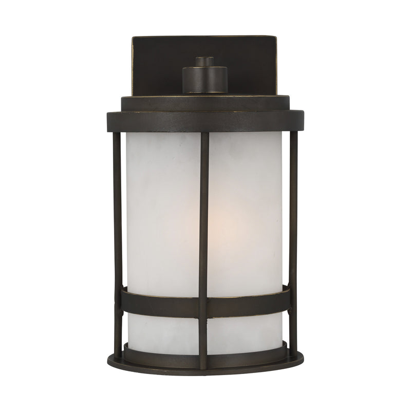 One Light Outdoor Wall Lantern<br /><span style="color:#4AB0CE;">Entrega: 4-10 dias en USA</span><br /><span style="color:#4AB0CE;font-size:60%;">PREGUNTE POR ENTREGA EN PANAMA</span><br />Collection: Wilburn<br />Finish: Antique Bronze