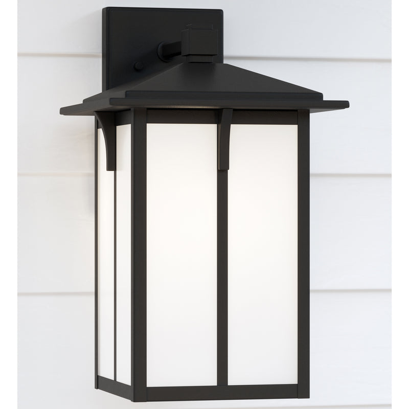 One Light Outdoor Wall Lantern<br /><span style="color:#4AB0CE;">Entrega: 4-10 dias en USA</span><br /><span style="color:#4AB0CE;font-size:60%;">PREGUNTE POR ENTREGA EN PANAMA</span><br />Collection: Tomek<br />Finish: Black