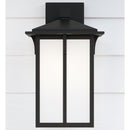 One Light Outdoor Wall Lantern<br /><span style="color:#4AB0CE;">Entrega: 4-10 dias en USA</span><br /><span style="color:#4AB0CE;font-size:60%;">PREGUNTE POR ENTREGA EN PANAMA</span><br />Collection: Tomek<br />Finish: Black