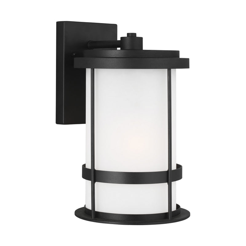 One Light Outdoor Wall Lantern<br /><span style="color:#4AB0CE;">Entrega: 4-10 dias en USA</span><br /><span style="color:#4AB0CE;font-size:60%;">PREGUNTE POR ENTREGA EN PANAMA</span><br />Collection: Wilburn<br />Finish: Black