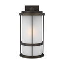 One Light Outdoor Wall Lantern<br /><span style="color:#4AB0CE;">Entrega: 4-10 dias en USA</span><br /><span style="color:#4AB0CE;font-size:60%;">PREGUNTE POR ENTREGA EN PANAMA</span><br />Collection: Wilburn<br />Finish: Antique Bronze
