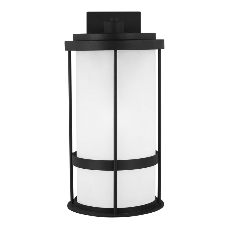 One Light Outdoor Wall Lantern<br /><span style="color:#4AB0CE;">Entrega: 4-10 dias en USA</span><br /><span style="color:#4AB0CE;font-size:60%;">PREGUNTE POR ENTREGA EN PANAMA</span><br />Collection: Wilburn<br />Finish: Black