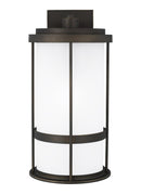 One Light Outdoor Wall Lantern<br /><span style="color:#4AB0CE;">Entrega: 4-10 dias en USA</span><br /><span style="color:#4AB0CE;font-size:60%;">PREGUNTE POR ENTREGA EN PANAMA</span><br />Collection: Wilburn<br />Finish: Antique Bronze