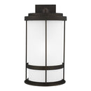 One Light Outdoor Wall Lantern<br /><span style="color:#4AB0CE;">Entrega: 4-10 dias en USA</span><br /><span style="color:#4AB0CE;font-size:60%;">PREGUNTE POR ENTREGA EN PANAMA</span><br />Collection: Wilburn<br />Finish: Antique Bronze