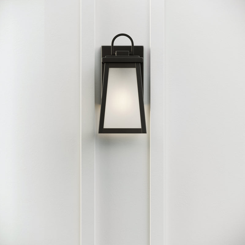 One Light Outdoor Wall Lantern<br /><span style="color:#4AB0CE;">Entrega: 4-10 dias en USA</span><br /><span style="color:#4AB0CE;font-size:60%;">PREGUNTE POR ENTREGA EN PANAMA</span><br />Collection: Founders<br />Finish: Black