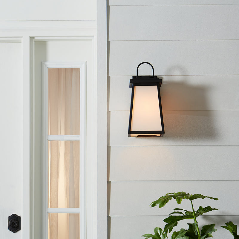 One Light Outdoor Wall Lantern<br /><span style="color:#4AB0CE;">Entrega: 4-10 dias en USA</span><br /><span style="color:#4AB0CE;font-size:60%;">PREGUNTE POR ENTREGA EN PANAMA</span><br />Collection: Founders<br />Finish: Black