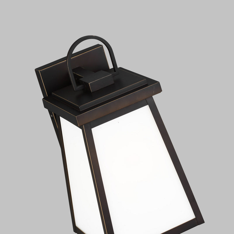 One Light Outdoor Wall Lantern<br /><span style="color:#4AB0CE;">Entrega: 4-10 dias en USA</span><br /><span style="color:#4AB0CE;font-size:60%;">PREGUNTE POR ENTREGA EN PANAMA</span><br />Collection: Founders<br />Finish: Antique Bronze