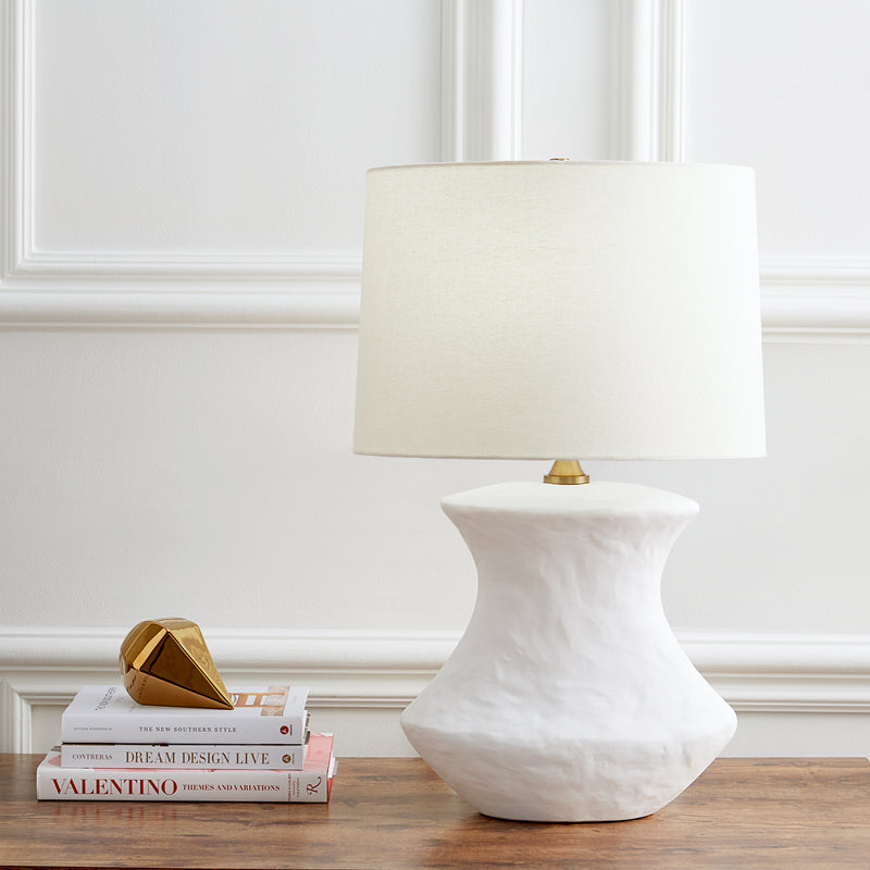 One Light Table Lamp<br /><span style="color:#4AB0CE;">Entrega: 4-10 dias en USA</span><br /><span style="color:#4AB0CE;font-size:60%;">PREGUNTE POR ENTREGA EN PANAMA</span><br />Collection: Bone<br />Finish: Matte White Ceramic