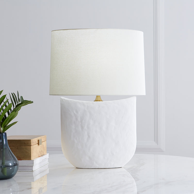 One Light Table Lamp<br /><span style="color:#4AB0CE;">Entrega: 4-10 dias en USA</span><br /><span style="color:#4AB0CE;font-size:60%;">PREGUNTE POR ENTREGA EN PANAMA</span><br />Collection: Cenotes<br />Finish: Matte White Ceramic