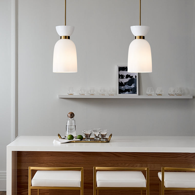 One Light Pendant<br /><span style="color:#4AB0CE;">Entrega: 4-10 dias en USA</span><br /><span style="color:#4AB0CE;font-size:60%;">PREGUNTE POR ENTREGA EN PANAMA</span><br />Collection: Londyn<br />Finish: Burnished Brass with Milk White Glass