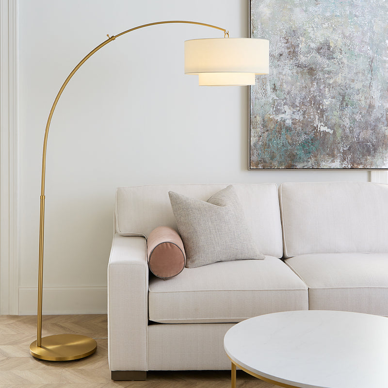 One Light Floor Lamp<br /><span style="color:#4AB0CE;">Entrega: 4-10 dias en USA</span><br /><span style="color:#4AB0CE;font-size:60%;">PREGUNTE POR ENTREGA EN PANAMA</span><br />Collection: Sawyer<br />Finish: Burnished Brass