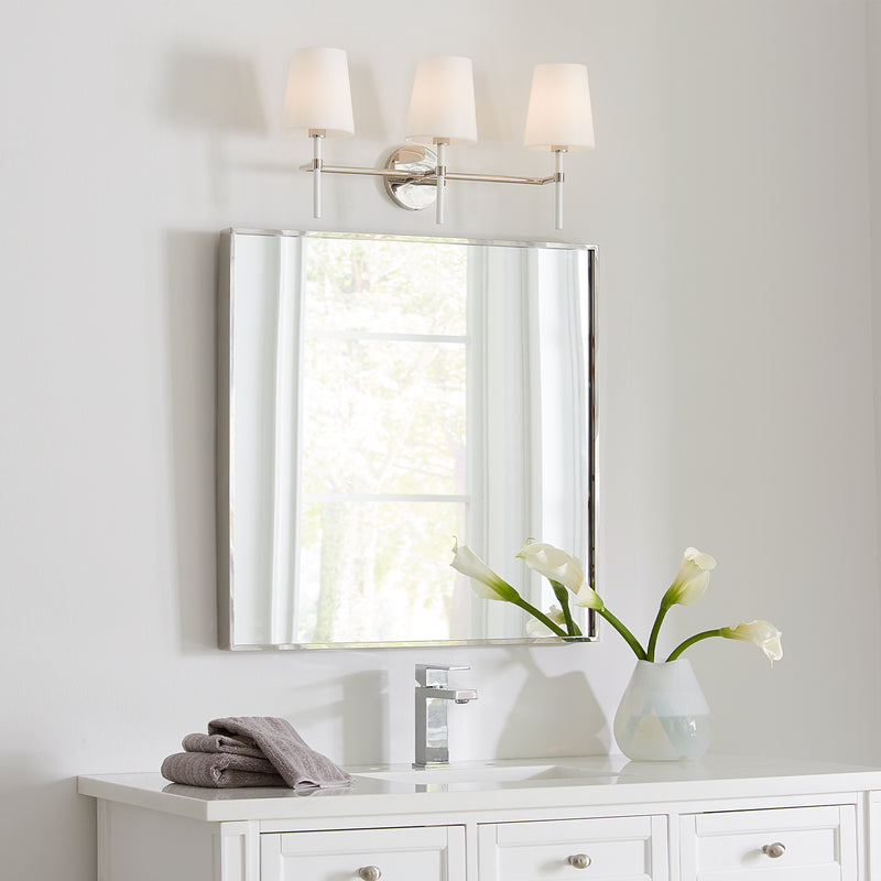 Three Light Vanity<br /><span style="color:#4AB0CE;">Entrega: 4-10 dias en USA</span><br /><span style="color:#4AB0CE;font-size:60%;">PREGUNTE POR ENTREGA EN PANAMA</span><br />Collection: Monroe<br />Finish: Polished Nickel