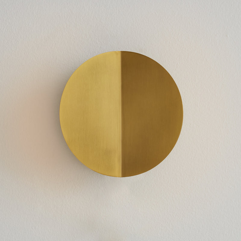 LED Wall Sconce<br /><span style="color:#4AB0CE;">Entrega: 4-10 dias en USA</span><br /><span style="color:#4AB0CE;font-size:60%;">PREGUNTE POR ENTREGA EN PANAMA</span><br />Collection: Dottie<br />Finish: Burnished Brass