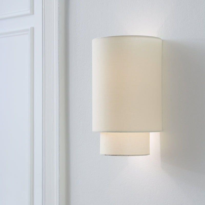 Two Light Wall Sconce<br /><span style="color:#4AB0CE;">Entrega: 4-10 dias en USA</span><br /><span style="color:#4AB0CE;font-size:60%;">PREGUNTE POR ENTREGA EN PANAMA</span><br />Collection: Sawyer<br />Finish: Burnished Brass