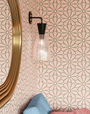 One Light Vanity<br /><span style="color:#4AB0CE;">Entrega: 4-10 dias en USA</span><br /><span style="color:#4AB0CE;font-size:60%;">PREGUNTE POR ENTREGA EN PANAMA</span><br />Collection: Arlo<br />Finish: Clear Glass/Matte Black