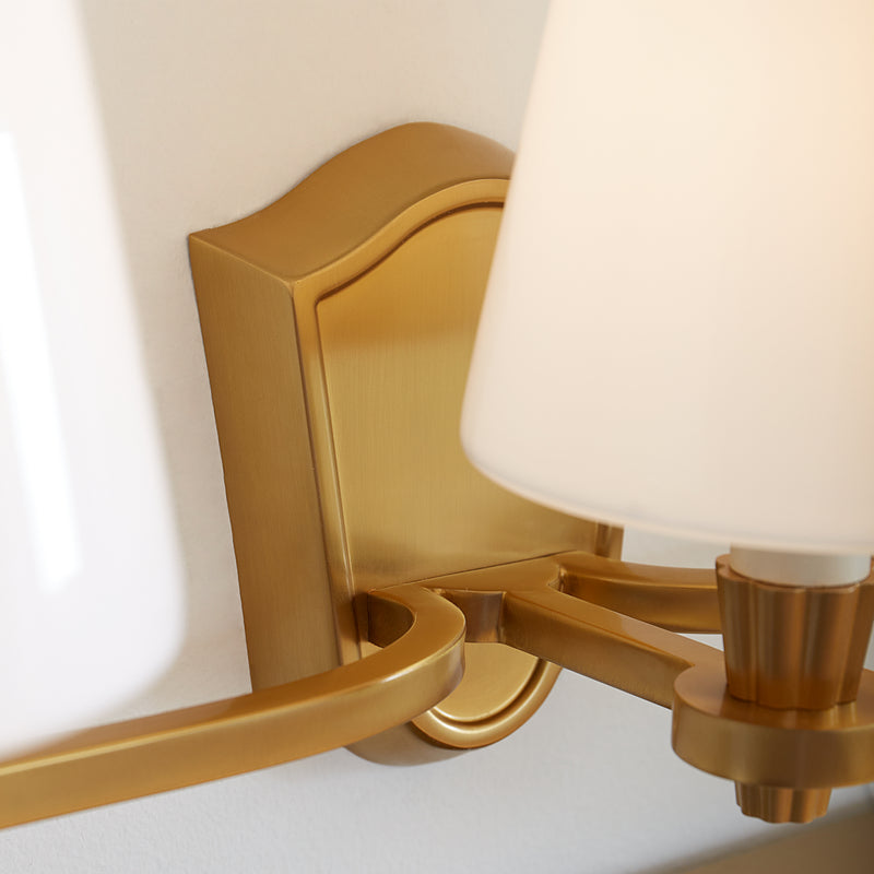 Three Light Vanity<br /><span style="color:#4AB0CE;">Entrega: 4-10 dias en USA</span><br /><span style="color:#4AB0CE;font-size:60%;">PREGUNTE POR ENTREGA EN PANAMA</span><br />Collection: Paisley<br />Finish: Burnished Brass