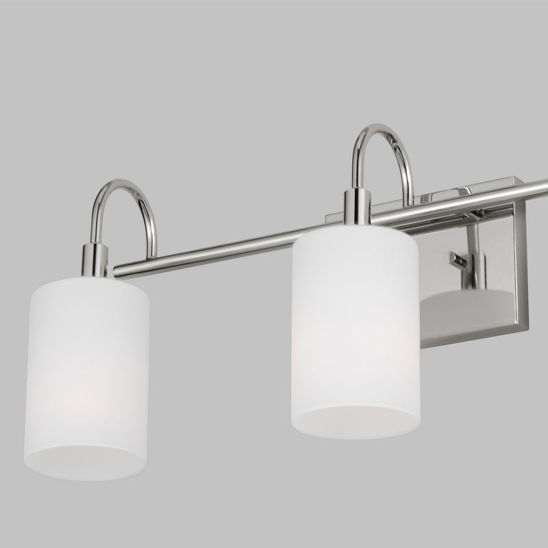 Three Light Bath Vanity<br /><span style="color:#4AB0CE;">Entrega: 4-10 dias en USA</span><br /><span style="color:#4AB0CE;font-size:60%;">PREGUNTE POR ENTREGA EN PANAMA</span><br />Collection: Oak Moore<br />Finish: Chrome