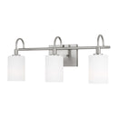 Three Light Bath Vanity<br /><span style="color:#4AB0CE;">Entrega: 11-12 semanas en USA</span><br /><span style="color:#4AB0CE;font-size:60%;">PREGUNTE POR ENTREGA EN PANAMA</span><br />Collection: Oak Moore<br />Finish: Brushed Nickel