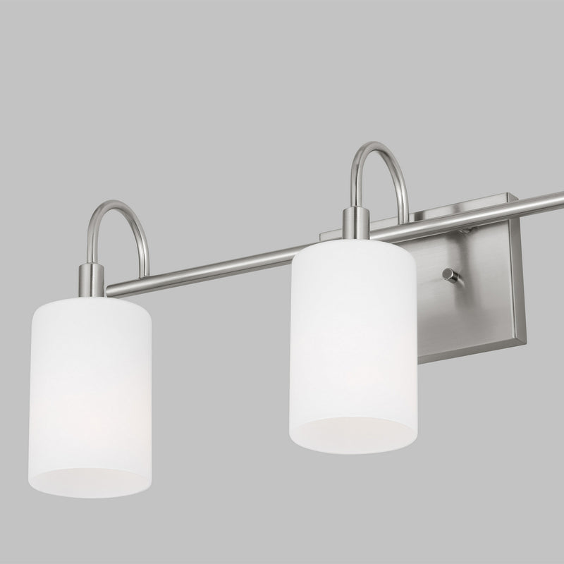 Three Light Bath Vanity<br /><span style="color:#4AB0CE;">Entrega: 4-10 dias en USA</span><br /><span style="color:#4AB0CE;font-size:60%;">PREGUNTE POR ENTREGA EN PANAMA</span><br />Collection: Oak Moore<br />Finish: Brushed Nickel