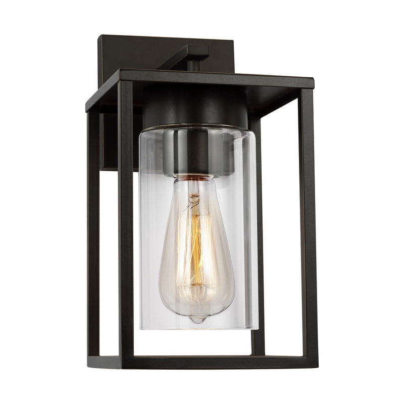 One Light Outdoor Wall Lantern<br /><span style="color:#4AB0CE;">Entrega: 4-10 dias en USA</span><br /><span style="color:#4AB0CE;font-size:60%;">PREGUNTE POR ENTREGA EN PANAMA</span><br />Collection: Vado<br />Finish: Antique Bronze