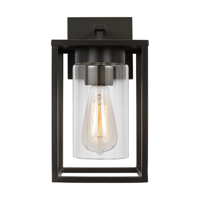 One Light Outdoor Wall Lantern<br /><span style="color:#4AB0CE;">Entrega: 4-10 dias en USA</span><br /><span style="color:#4AB0CE;font-size:60%;">PREGUNTE POR ENTREGA EN PANAMA</span><br />Collection: Vado<br />Finish: Antique Bronze