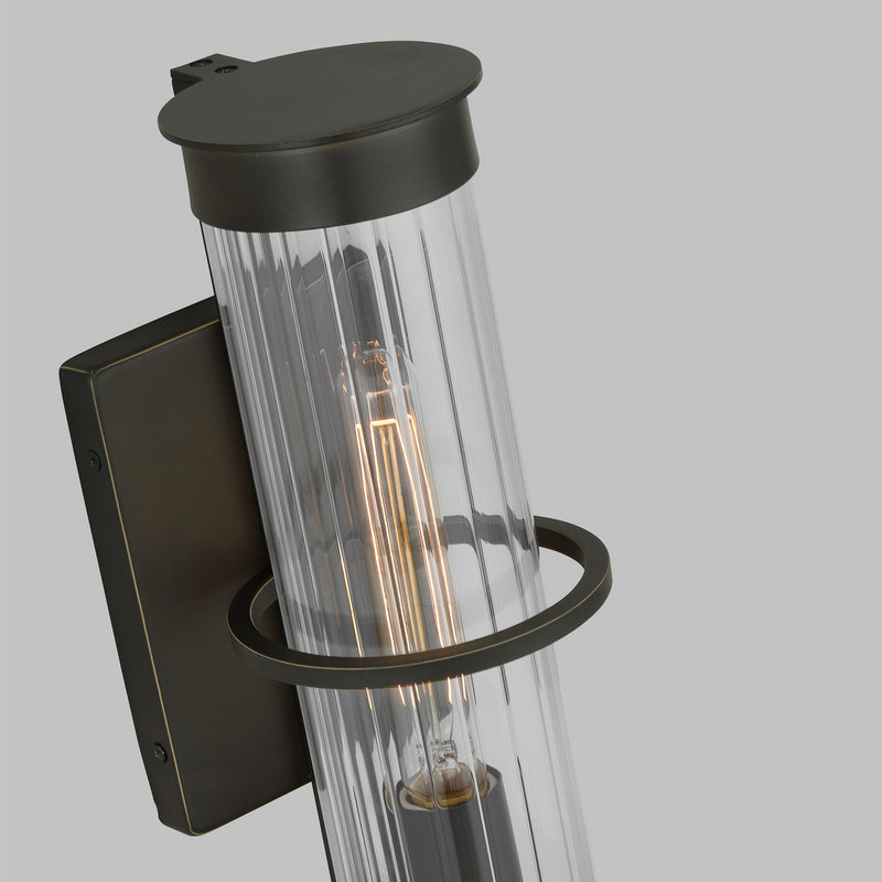 One Light Outdoor Wall Lantern<br /><span style="color:#4AB0CE;">Entrega: 11-12 semanas en USA</span><br /><span style="color:#4AB0CE;font-size:60%;">PREGUNTE POR ENTREGA EN PANAMA</span><br />Collection: Alcona<br />Finish: Antique Bronze