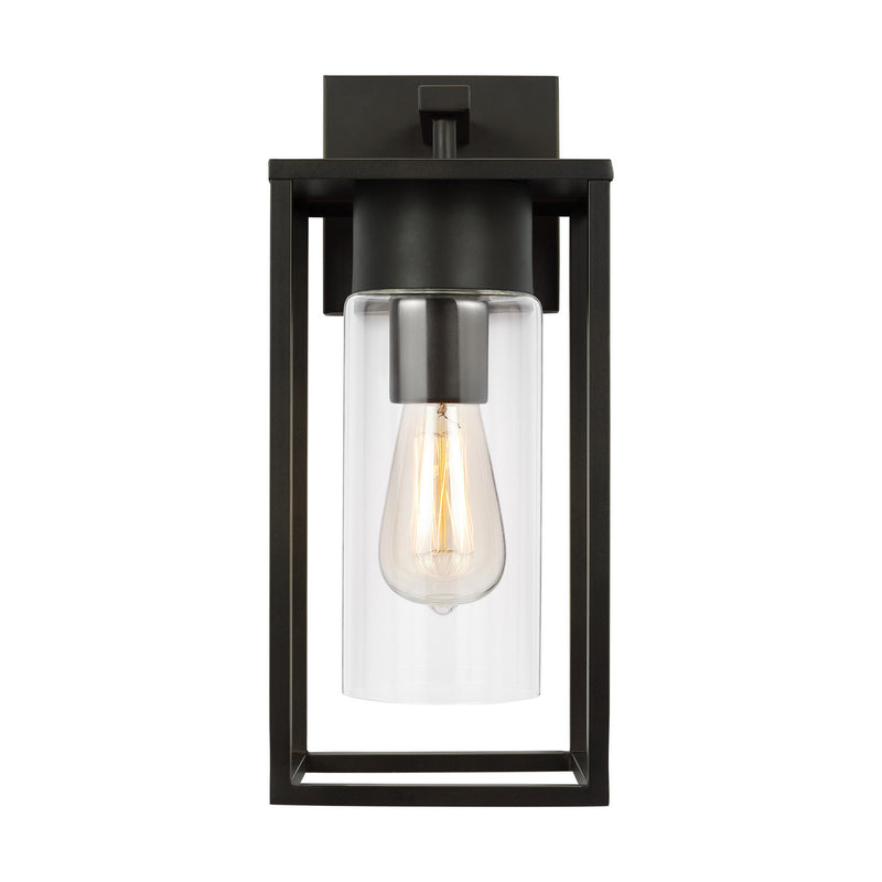 One Light Outdoor Wall Lantern<br /><span style="color:#4AB0CE;">Entrega: 4-10 dias en USA</span><br /><span style="color:#4AB0CE;font-size:60%;">PREGUNTE POR ENTREGA EN PANAMA</span><br />Collection: Vado<br />Finish: Antique Bronze