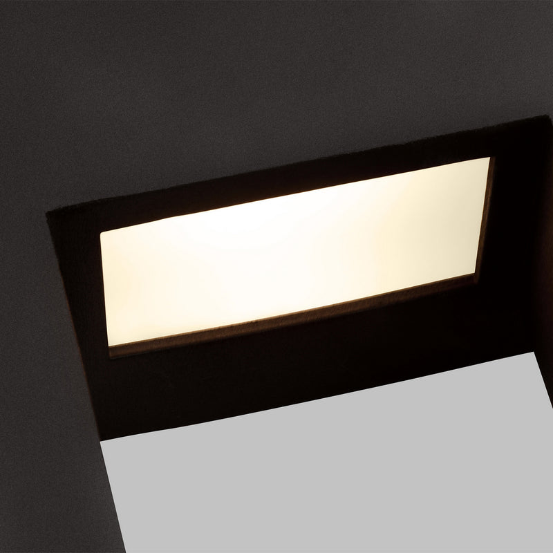 LED Outdoor Wall Lantern<br /><span style="color:#4AB0CE;">Entrega: 4-10 dias en USA</span><br /><span style="color:#4AB0CE;font-size:60%;">PREGUNTE POR ENTREGA EN PANAMA</span><br />Collection: Testa<br />Finish: Black