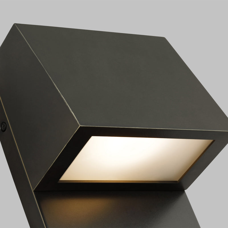 LED Outdoor Wall Lantern<br /><span style="color:#4AB0CE;">Entrega: 21-22 semanas en USA</span><br /><span style="color:#4AB0CE;font-size:60%;">PREGUNTE POR ENTREGA EN PANAMA</span><br />Collection: Rocha<br />Finish: Antique Bronze