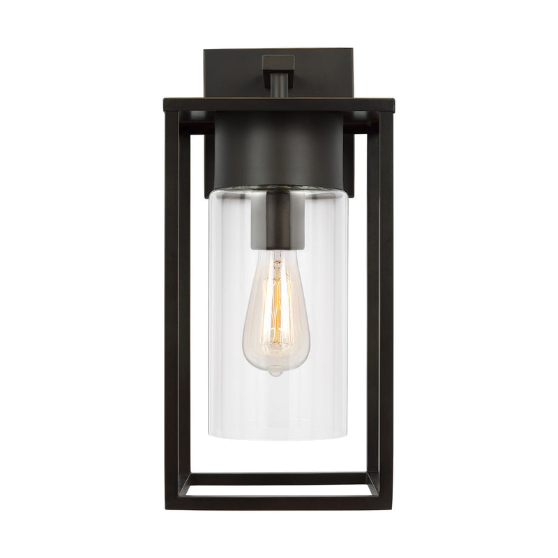 One Light Outdoor Wall Lantern<br /><span style="color:#4AB0CE;">Entrega: 4-10 dias en USA</span><br /><span style="color:#4AB0CE;font-size:60%;">PREGUNTE POR ENTREGA EN PANAMA</span><br />Collection: Vado<br />Finish: Antique Bronze