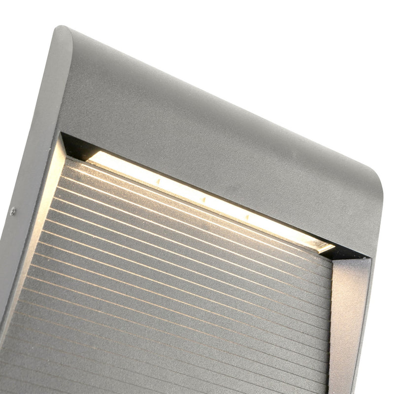 LED Exterior Wall Sconce<br /><span style="color:#4AB0CE;">Entrega: 4-10 dias en USA</span><br /><span style="color:#4AB0CE;font-size:60%;">PREGUNTE POR ENTREGA EN PANAMA</span><br />Collection: Casa<br />Finish: Grey