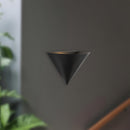 One Light Wall Sconce<br /><span style="color:#4AB0CE;">Entrega: 4-10 dias en USA</span><br /><span style="color:#4AB0CE;font-size:60%;">PREGUNTE POR ENTREGA EN PANAMA</span><br />Collection: Versus<br />Finish: Urban Bronze