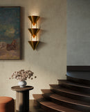 Three Light Wall Sconce<br /><span style="color:#4AB0CE;">Entrega: 4-10 dias en USA</span><br /><span style="color:#4AB0CE;font-size:60%;">PREGUNTE POR ENTREGA EN PANAMA</span><br />Collection: Versus<br />Finish: Patina Brass