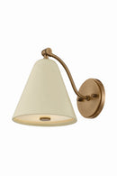 One Light Wall Sconce<br /><span style="color:#4AB0CE;">Entrega: 4-10 dias en USA</span><br /><span style="color:#4AB0CE;font-size:60%;">PREGUNTE POR ENTREGA EN PANAMA</span><br />Collection: Clive<br />Finish: Patina Brass