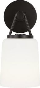 One Light Wall Sconce<br /><span style="color:#4AB0CE;">Entrega: 4-5 semanas en USA</span><br /><span style="color:#4AB0CE;font-size:60%;">PREGUNTE POR ENTREGA EN PANAMA</span><br />Collection: Liora<br />Finish: Aged Iron
