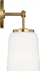 One Light Wall Sconce<br /><span style="color:#4AB0CE;">Entrega: 4-5 semanas en USA</span><br /><span style="color:#4AB0CE;font-size:60%;">PREGUNTE POR ENTREGA EN PANAMA</span><br />Collection: Liora<br />Finish: Estate Brass
