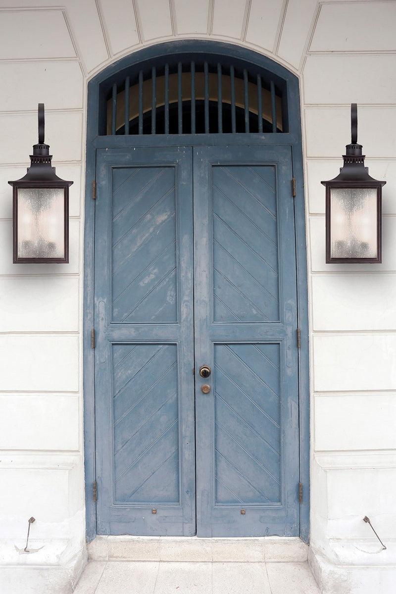 Three Light Wall Lantern<br /><span style="color:#4AB0CE;">Entrega: 4-10 dias en USA</span><br /><span style="color:#4AB0CE;font-size:60%;">PREGUNTE POR ENTREGA EN PANAMA</span><br />Collection: Monte Grande<br />Finish: English Bronze