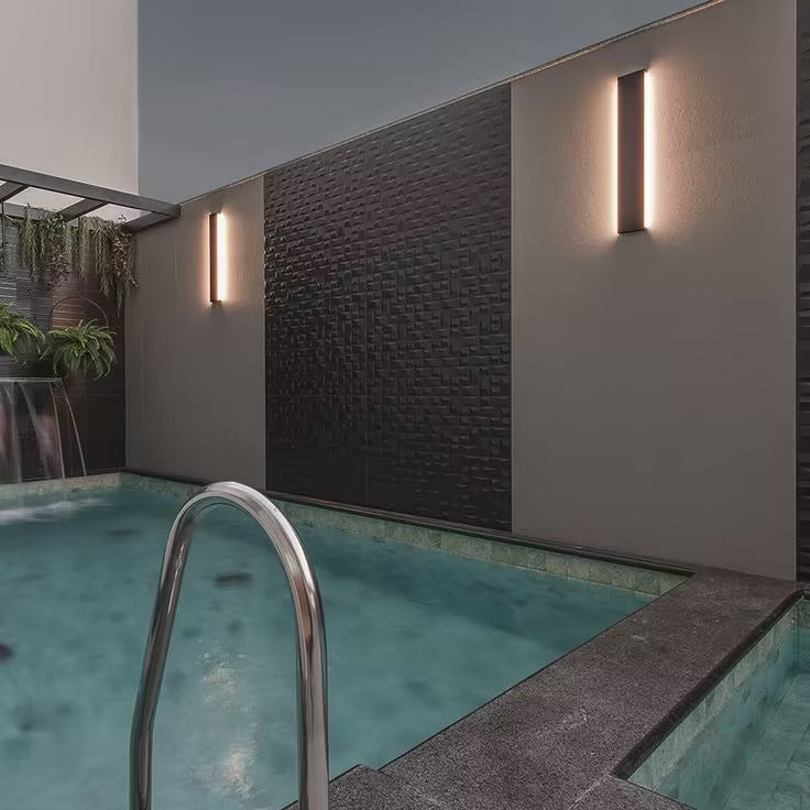 LÁMPARA DE PARED EXTERIOR DECORATIVA LED, 20W, EMITE 1300LM, TONALIDAD DE 3000K, CRI80, 100-240V, 50-60HZ, GRADO DE PROTECCION IP65, ACABADO NEGRO.