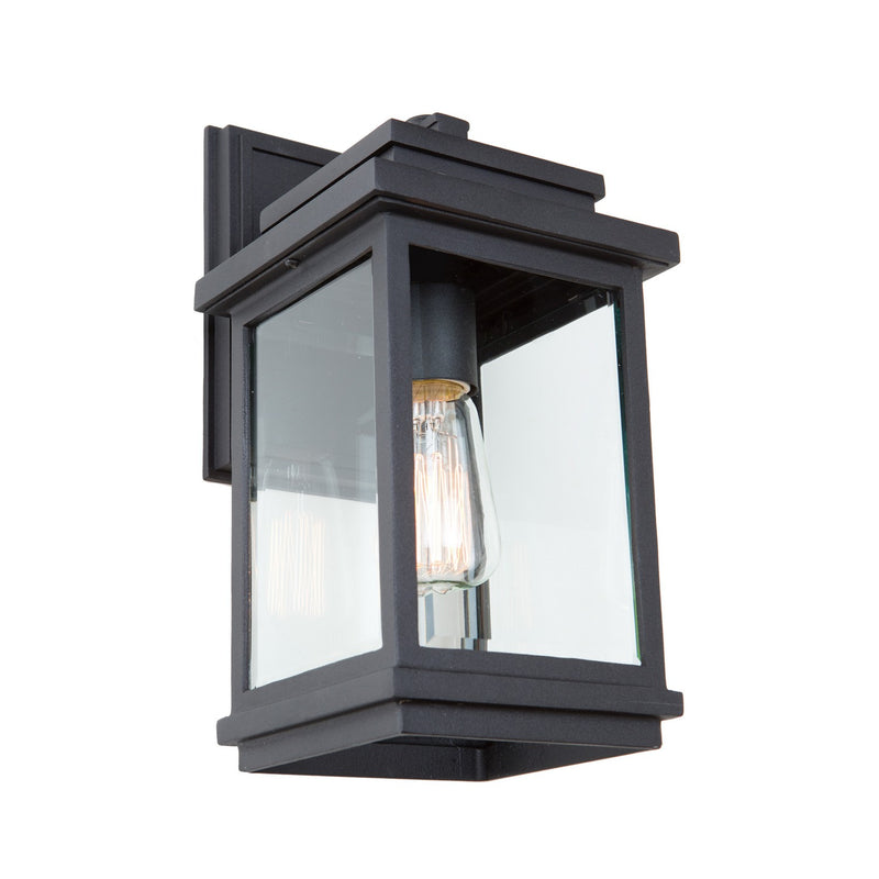 One Light Outdoor Wall Mount<br /><span style="color:#4AB0CE;">Entrega: 4-10 dias en USA</span><br /><span style="color:#4AB0CE;font-size:60%;">PREGUNTE POR ENTREGA EN PANAMA</span><br />Collection: Freemont<br />Finish: Black